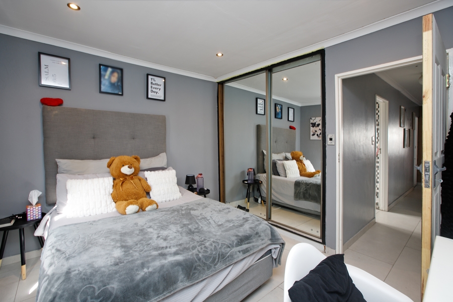 4 Bedroom Property for Sale in Marina Da Gama Western Cape